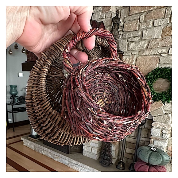 Vintage Handmade Round Woven Wicker Wall Basket (pair of 2) Rustic Farm Decor - Picture 10 of 10